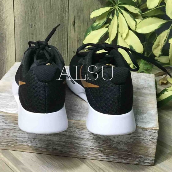 NWT  Nike Tanjun Black Gold W AUTHENTIC - Picture 5 of 6